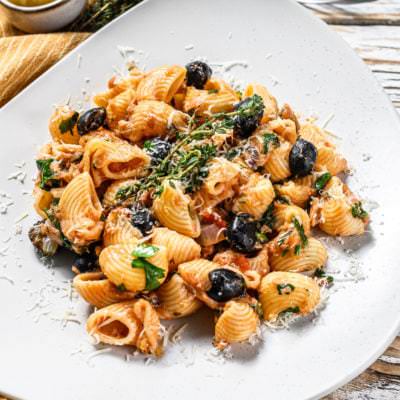 Conchiglie alle Puttanesca - Vino Culinario