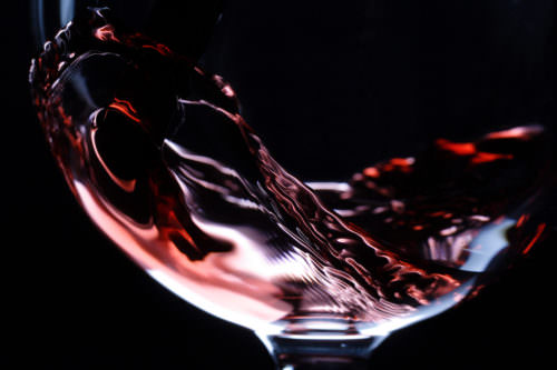 Rotwein verkosten, Wein schwenken, Farbe erkennen - Vino Culinario