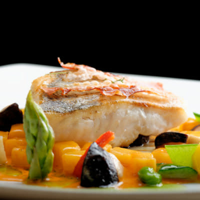 Seeteufel Fisch Filet mit gruenem Spargel - Vino Culinario